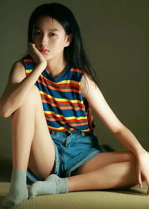 动漫女新番科幻动画封面